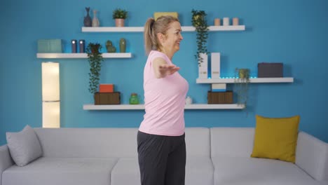 Woman-doing-arm-exercises-at-home.